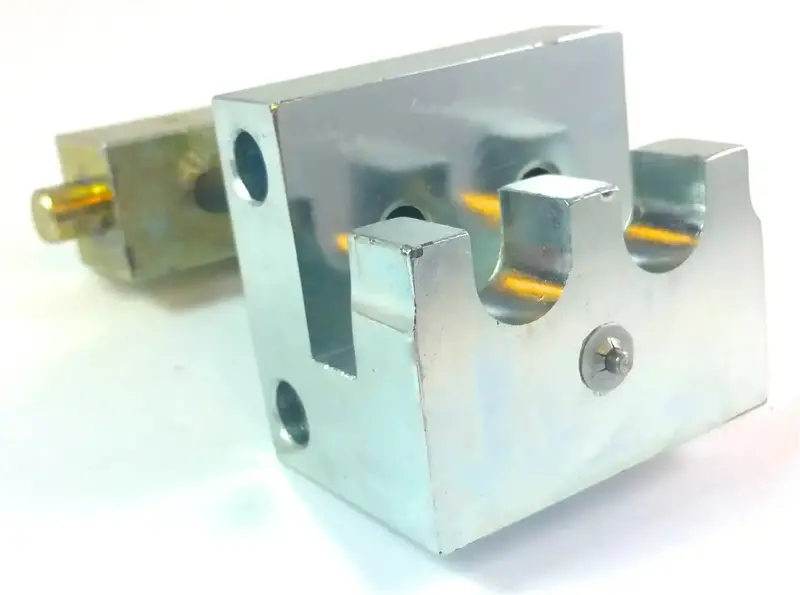 Breakenator Fixed-Position Chain Breaker With 530 Motorcycle Chain Die Set 1